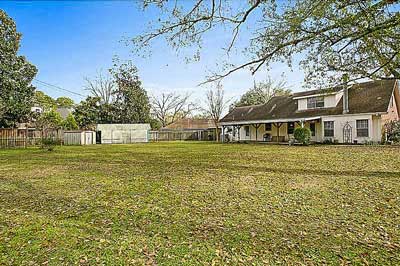 Hyde Park rear yard. Extra large lots are popular in River Ridge.